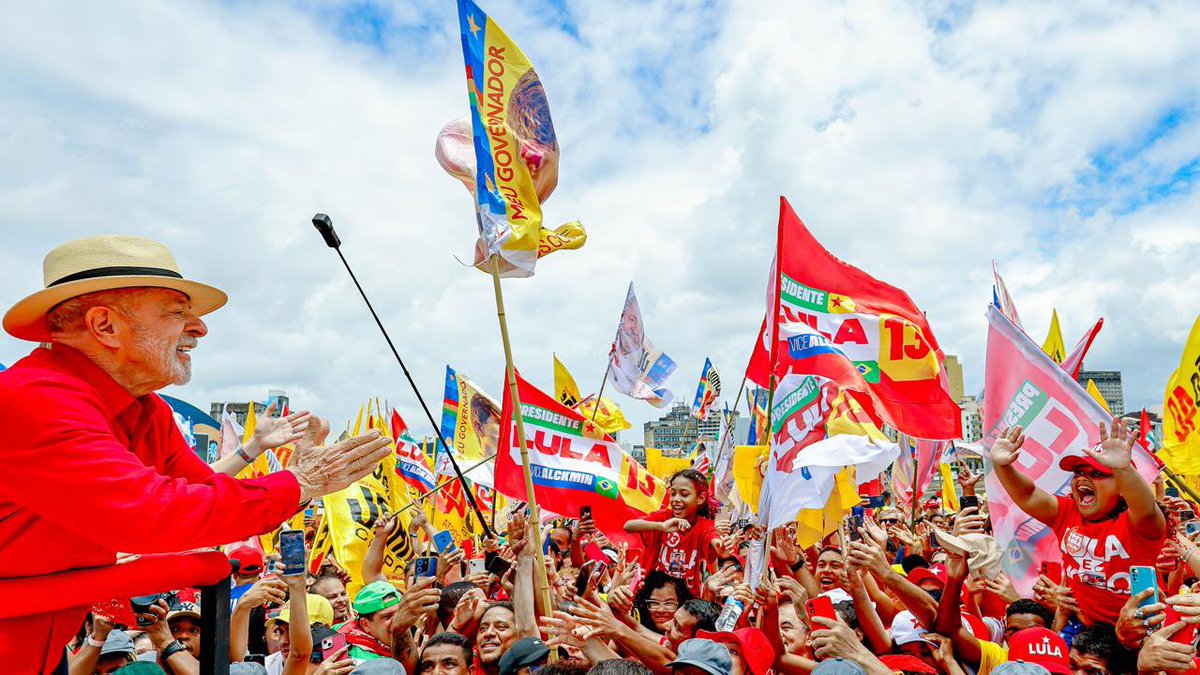 KriskaCarvalho's tweet photo. Recife entregando tudo pra Lula! Vai dar Lula! Nordeste salvando mais uma vez o Brasil das garras dos Satanaros https://t.co/Glza3TEzua