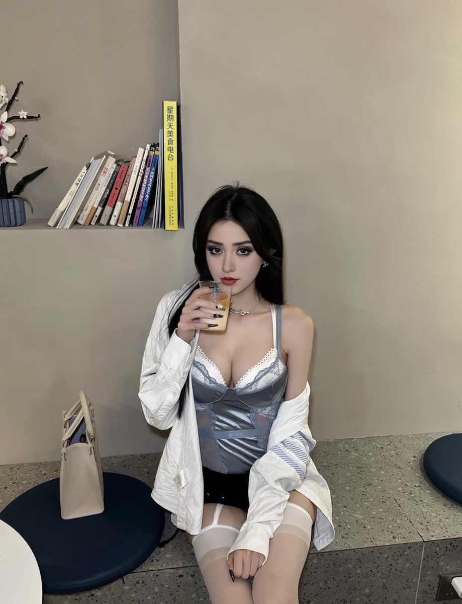 TwentyOneSh's tweet photo. #fyp #御姐 https://t.co/IeEqAnkrET