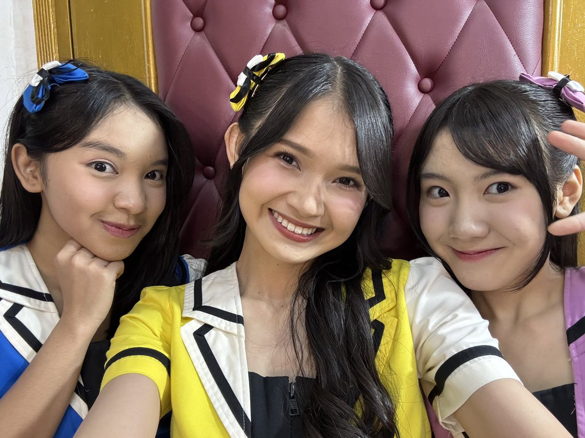 C_IndahJKT48's tweet photo. selamat shonichi adik-adik @N_IntanJKT48 @JE_JemimaJKT48🤏🏻💗 https://t.co/0z9NnIJEok