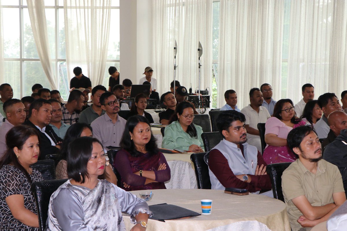 PIBShillong's tweet photo. ♻️ ♻️ CPCB at Shillong Vartalap: Er. Arnab Mandal, Scientist C, highlighted key provisions of the Solid Waste Management Rules, 2026, covering source segregation, scientific processing, monitoring and compliance.
#CPCB #SolidWasteManagement #SwachhataHiSeva2026 https://t.co/LIR6cMxV6g