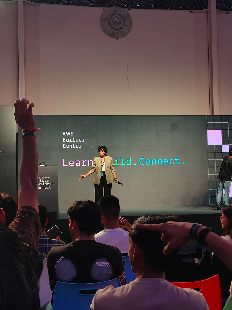 saeeevy's tweet photo. Future Builders Connect Pune was such a fun day!

Also finally got myself on stage for trivia and got the answer right.

Okay AWS, that was actually pretty damn good! https://t.co/Zo11f8HGM0