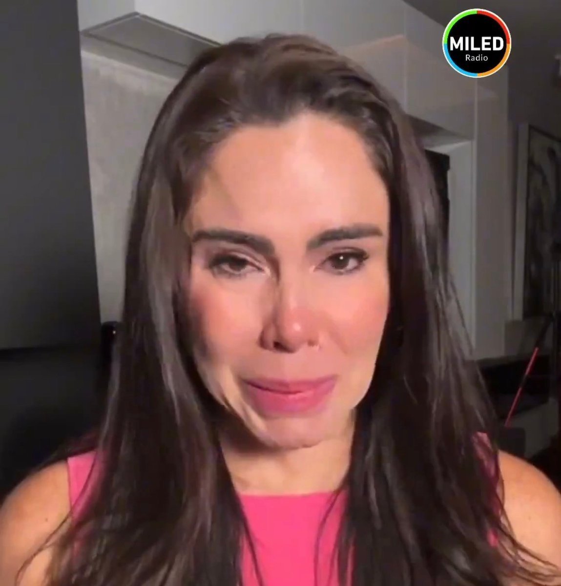 AliciaJ86958882's tweet photo. Avísenle a la pendeja sobrina del fecal @PaolaRojas que antes de andar con su escándalo por sus dientes de leche, que piense que lo más probable es que su tío, el carnicero de Michoacán provocó eso. https://t.co/vdjEvHeT6j