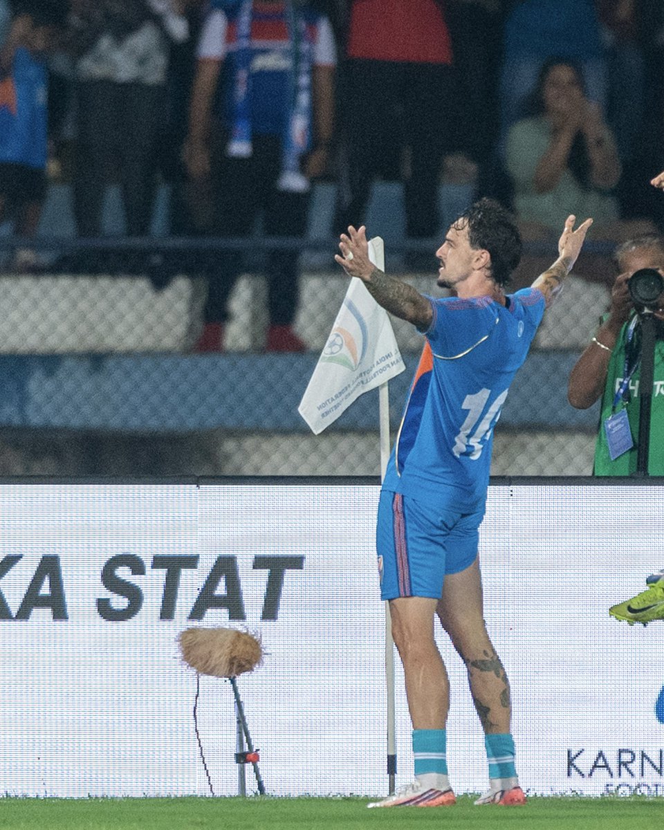 IndianFootball's tweet photo. 𝐑𝐘𝐀𝐍 𝐃𝐀𝐋𝐄 𝐖𝐈𝐋𝐋𝐈𝐀𝐌𝐒. 𝐈𝐍 𝐁𝐄𝐍𝐆𝐀𝐋𝐔𝐑𝐔. https://t.co/7SOtUSLB6a