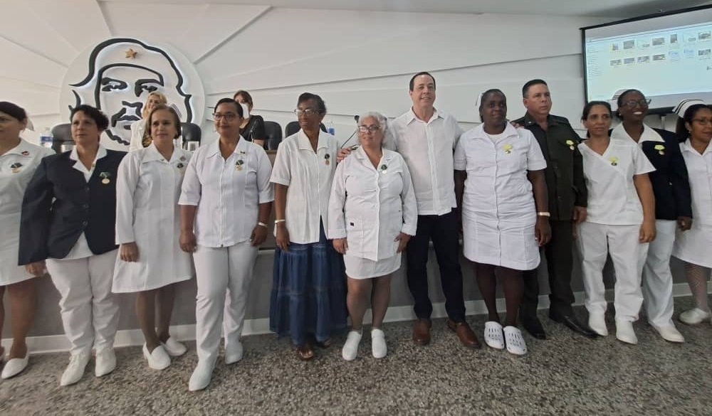 AliciaS394's tweet photo. Más de 24,800 colaboradores cubanos trabajan hoy en 56 países. Eso no es una amenaza: es humanismo.#CubaSalva https://t.co/2FCn0lVohM