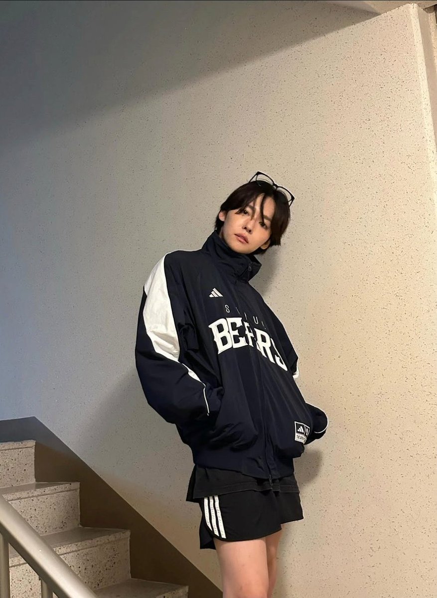 kbgmedia's tweet photo. Happy birthday to #JINU from #WINNER https://t.co/pw0uEZxmJL