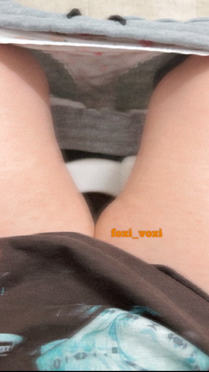 foxi_voxi's tweet photo. hairy, trimmed, or shaved? 🤔 
#nsfw #nsfwtwt #naked #pawg #snowbunny #bathroompics #foxgirl https://t.co/ymdqnYznfI