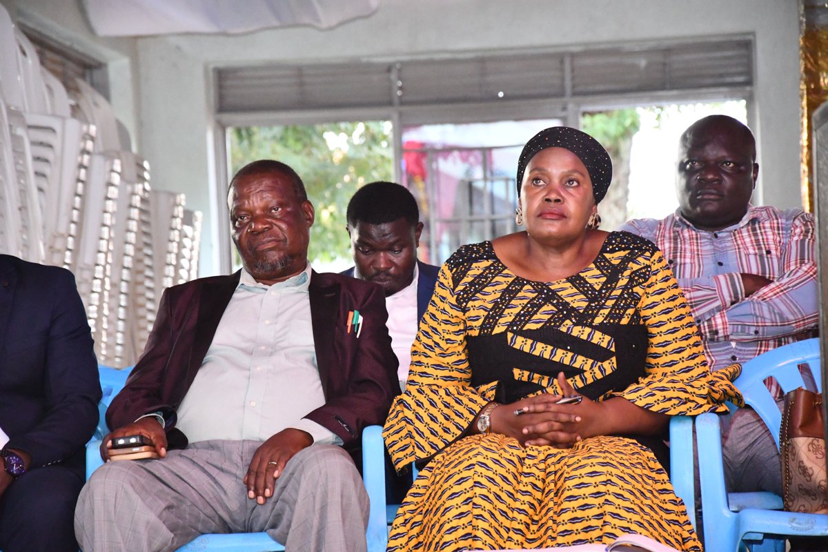 BusogaConsorti1's tweet photo. The Rt. Hon. @RukiaNakadama, 3rd Deputy Prime Minister and Chairperson of the Busoga Ministerial Committee, has arrived at Bethel Healing Centre in @LocalMayuge  to join the Regional Pentecostal Prayers under the 4th Edition of the Busoga Prayer Week.

#BusogaPrayerWeek