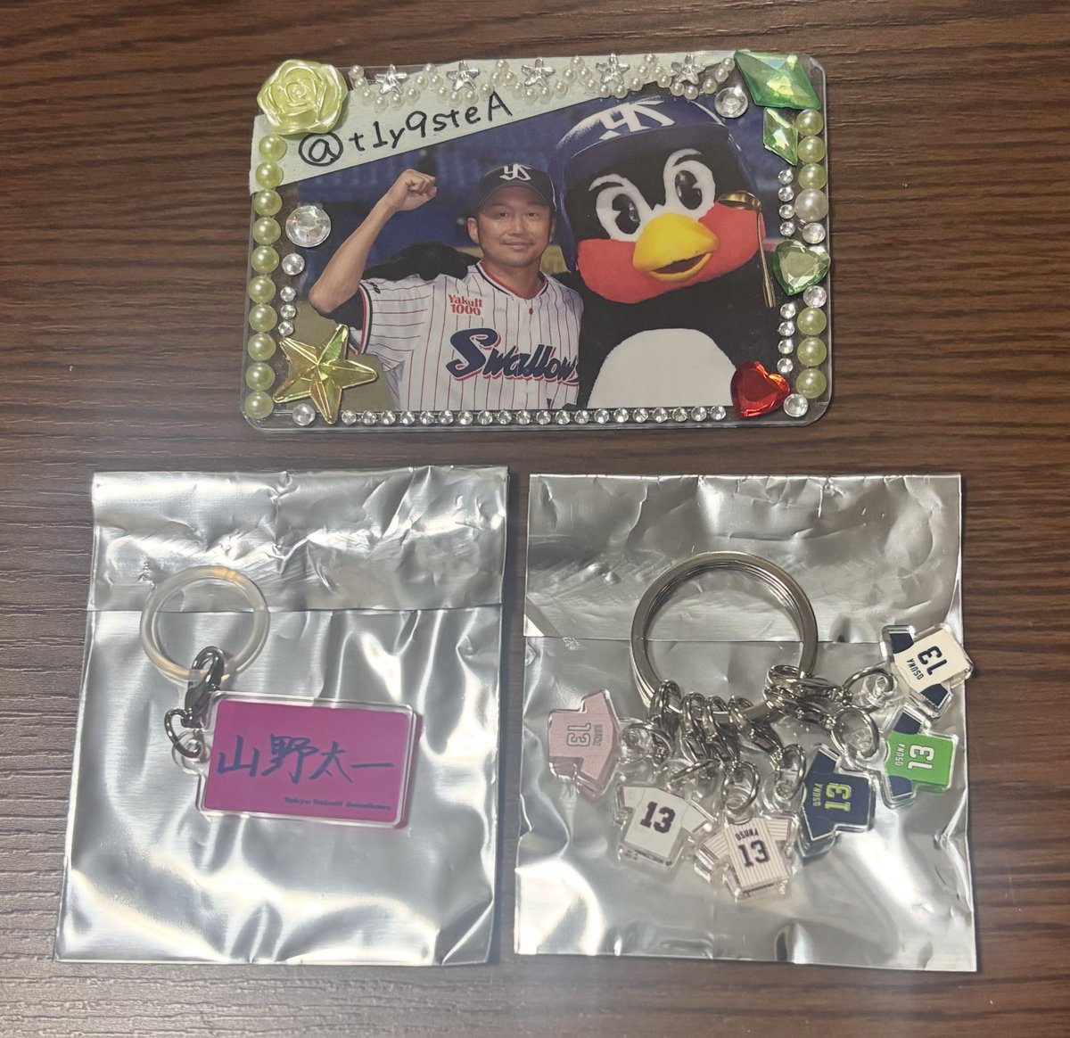 t1y9steA's tweet photo. 【交換】スワポン 9月

出)タオル柄傘チャーム→26
ユニ柄6連キーホルダー→13

求)同種19

プロフ欄記載の観戦日での現地交換、または郵送。
検索からでもお気軽にお声がけください。

#スワローズグッズ交換譲渡
#スワローズグッズ交換希望 https://t.co/l6INno2V4e