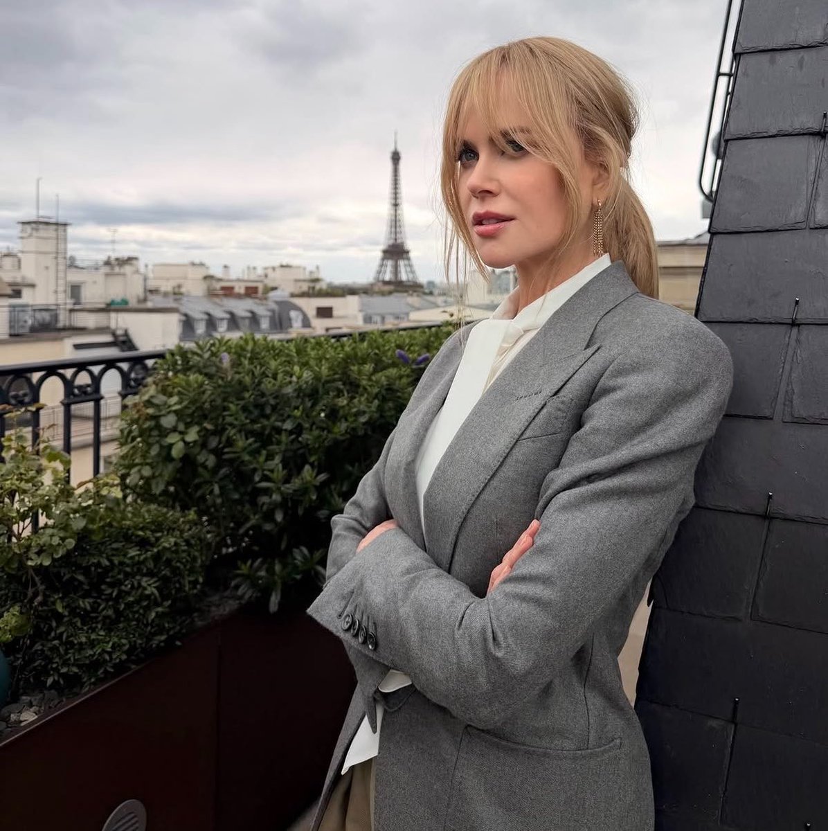 antiherowanda's tweet photo. i’m so desperate for a wlw movie with them i’m literally inventing plots now but imagine sandra’s character as a private investigator and nicole’s as this high powered lawyer who are forced to work on the same case and cannot stand each other at first https://t.co/nBdnJRKt0p