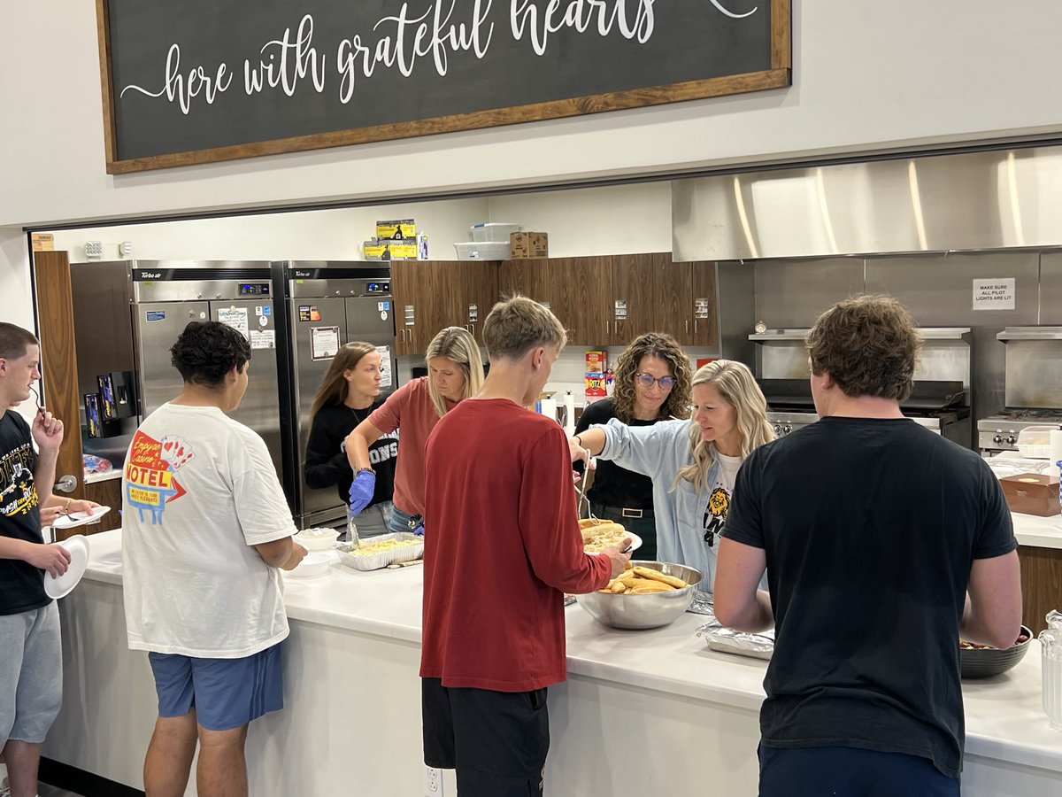 ClearLakeFB's tweet photo. 🍝🏈 Pasta night with our Lions! 🖤💛

A big THANK YOU to Saint Patrick’s Church for welcoming our team back and providing such a wonderful space to gather! And to our sophomore parents—thank you for providing a delicious meal and taking such great care of our boys!
#LIONS https://t.co/G5kSPeYKoc