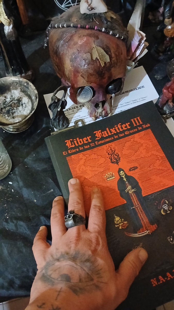 EaNajash's tweet photo. Bueno llego un libro que pedi, me falta el 2 únicamente.  Asi que será una buena lectura. https://t.co/iiW8UvG2t9