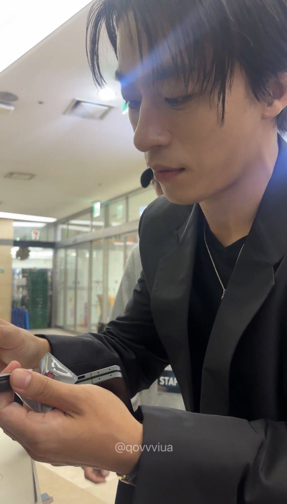 2x9ky0's tweet photo. 1번이 가장 많이 목격된 폰이에여
아이폰쓰는남자 호감 (구교환이 호감) https://t.co/uZ2UsDqXH9