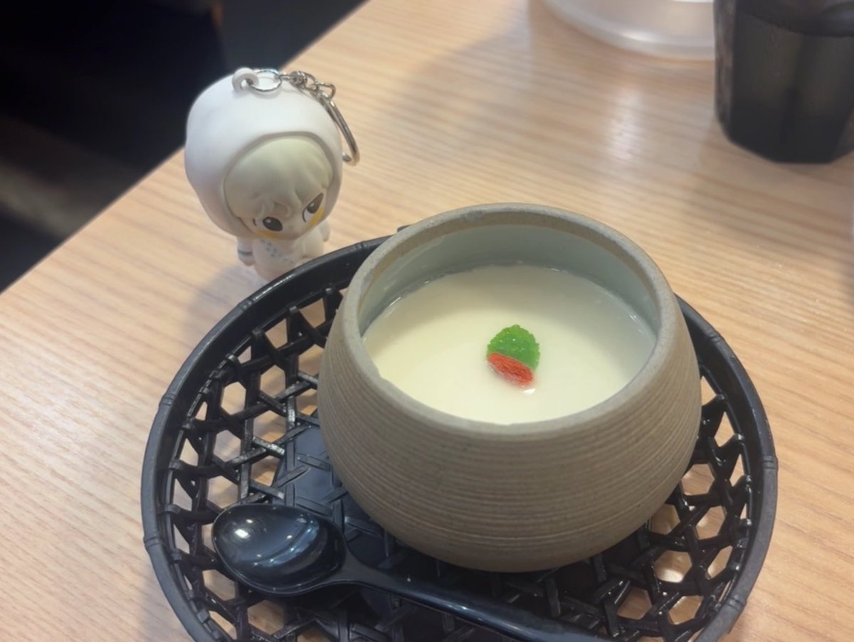 jamjamoa's tweet photo. 木全くんがハマって食べていた汁なし坦々麺めちゃくちゃ美味しかった♪♪よだれ鶏とごま水餃子も杏仁豆腐も、何を食べても美味しくて、やはり木全くんの食のススメに間違いないなと！⭐️
https://t.co/6guOmUP0xu https://t.co/4z3oTr8Z64