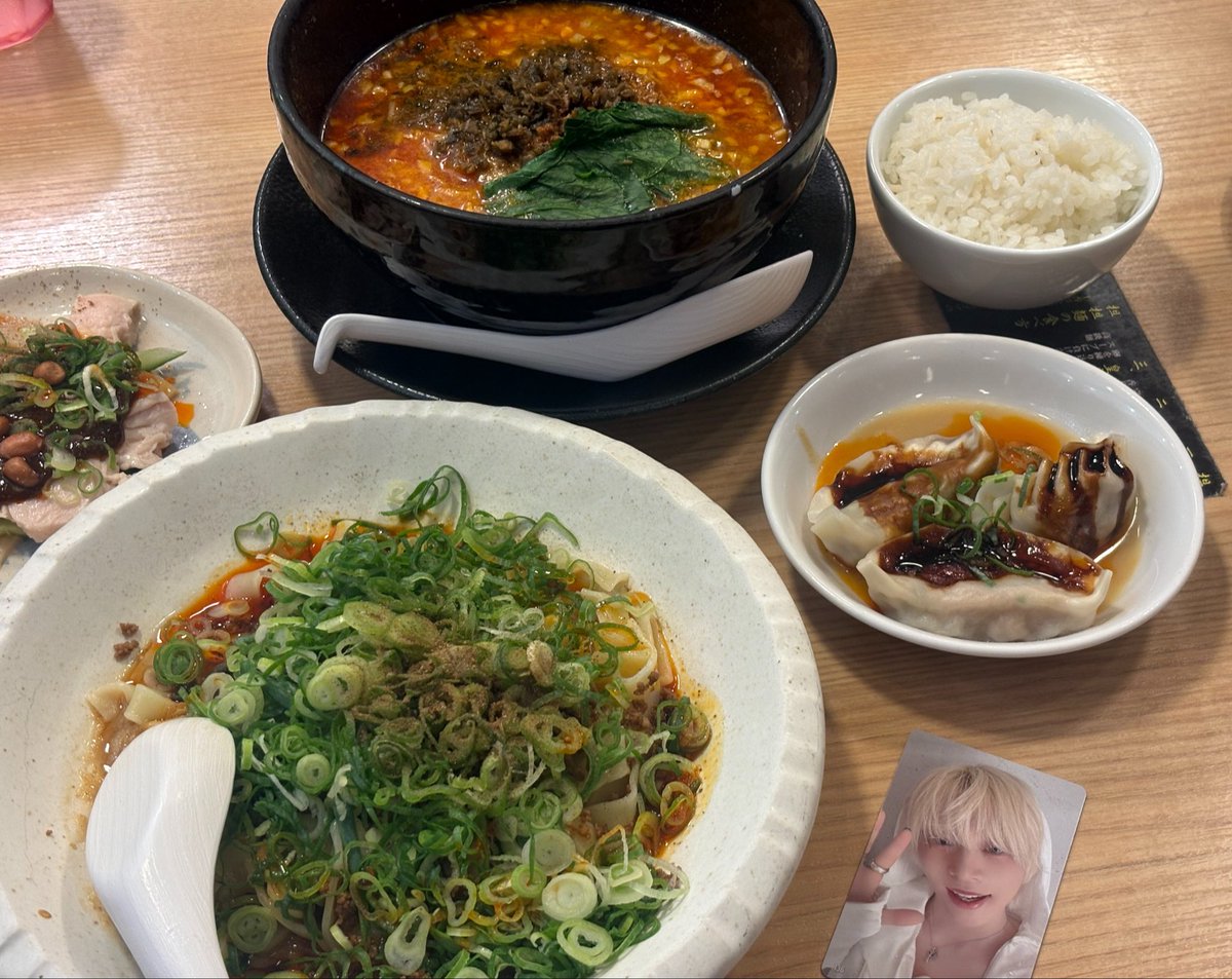 jamjamoa's tweet photo. 木全くんがハマって食べていた汁なし坦々麺めちゃくちゃ美味しかった♪♪よだれ鶏とごま水餃子も杏仁豆腐も、何を食べても美味しくて、やはり木全くんの食のススメに間違いないなと！⭐️
https://t.co/6guOmUP0xu https://t.co/4z3oTr8Z64