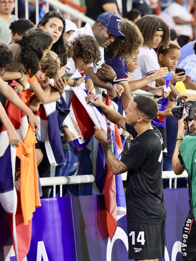 sedofutbol's tweet photo. ¡GRACIAS SANTIAGO! 🇩🇴❤️💙

Ahora todos al Félix Sánchez a seguir apoyando a nuestra selección este 1 de octubre 🙌🏻😎 https://t.co/xhfc0rmskH
