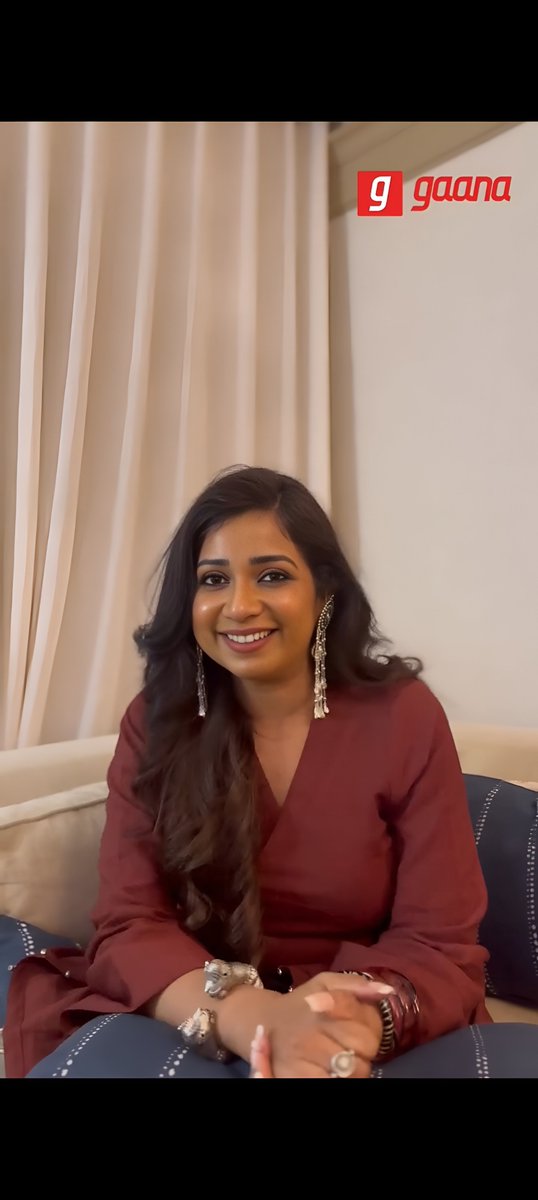 Sgian_Rimpa's tweet photo. A smile that heals without saying a word 💗🧿✨ 
@shreyaghoshal https://t.co/2mIf6p5rKt