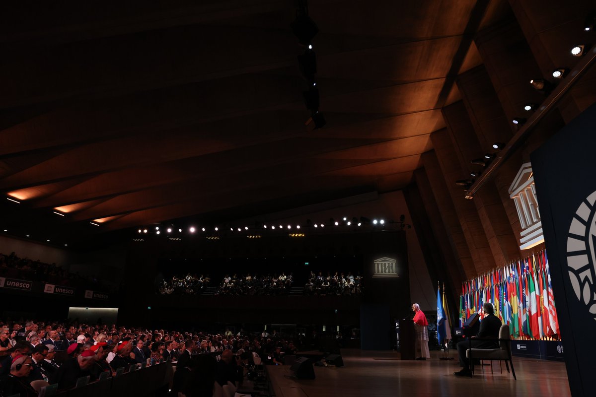 UNESCO's tweet photo. At @UNESCO, @Pontifex addresses the world with a resounding message of peace and human dignity

During his historic visit to @UNESCO Headquarters today, His Holiness Pope Leo XIV called for renewed international cooperation to build a more just and peaceful world, highlighting the special role that #UNESCO has to play.

In his address to more than 1400 people, His Holiness reaffirmed the Holy See’s commitment to UNESCO’s founding mission, describing UNESCO as both an instrument and a forum in which humanity reflects on its history, its shared identity and its future.

Read more: https://t.co/pvN2Khc3ZA