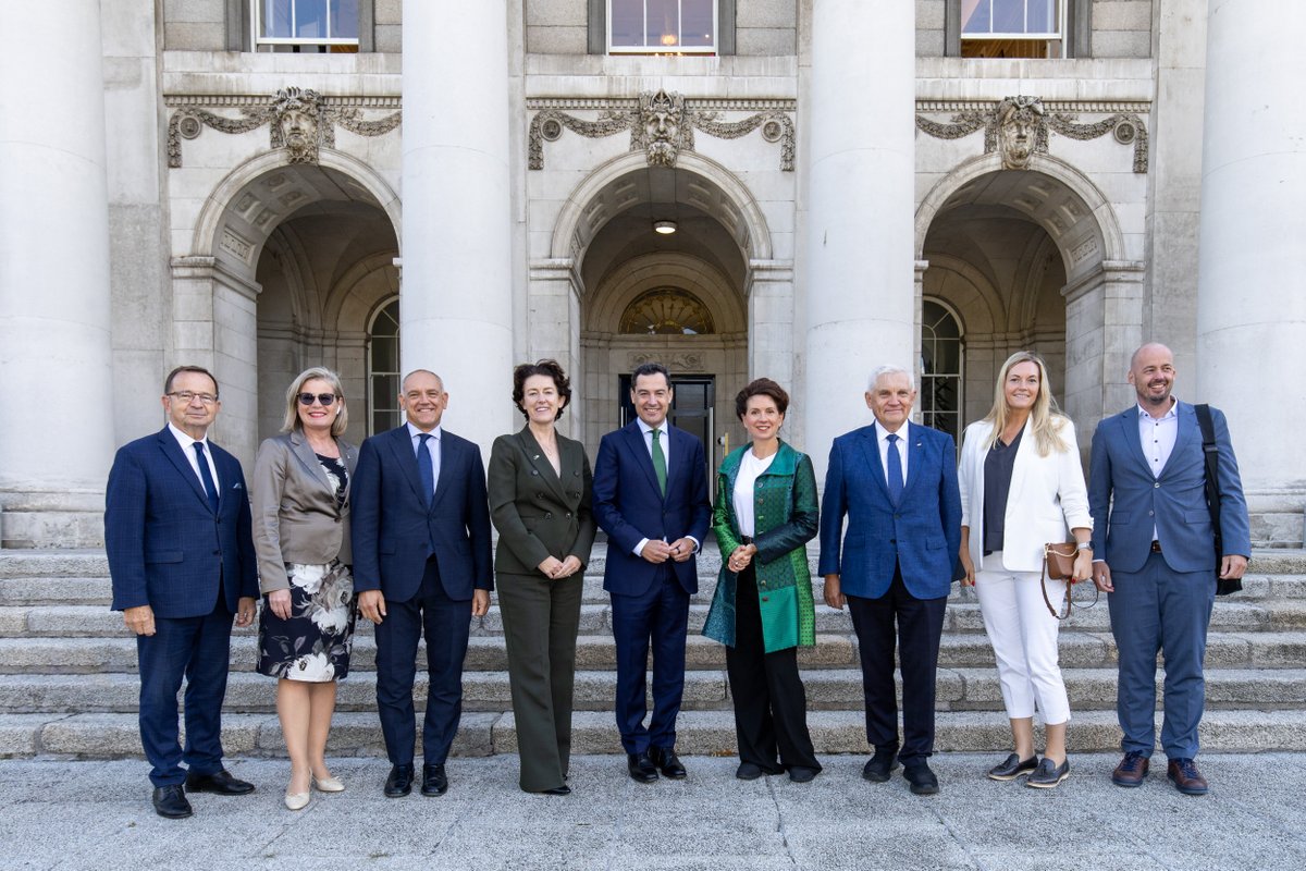 IrishRegions_EU's tweet photo. Following the @EU_CoR Bureau Meeting in Mullingar, CoR Conference of Presidents met with Minister John Cummins to discuss local democracy &amp; affordable housing. 

The visit included meetings in Custom House &amp; a tour of Leinster House.

Thanks to @AILGIRE for hosting 🇪🇺🇮🇪 https://t.co/IiPEabyaw3
