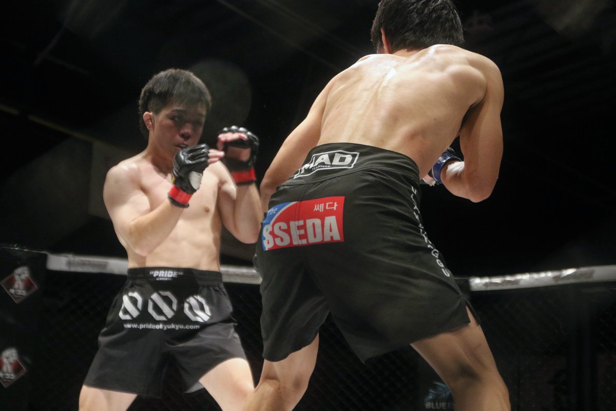 nekoyabunraku's tweet photo. #GLADIATOR036 #GLADIATOR #MMA2019
GLADIATORストロー級5分3R 次期タイトル決定戦
諸井友祐(パラエストラ和泉)
クォン・ミンス(TEAMMAD) https://t.co/nJ4CEXCPRh