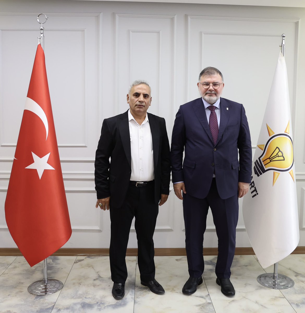 Bilalsaygili's tweet photo. İzmir Sarıkamışlılar Kültür ve Dayanışma Derneği Başkanı Sn. Mikail Sağır ve derneğimizin kıymetli üyelerini İl Başkanlığımızda ağırladık.

Sarıkamış’ın köklü kültürünü, dayanışma ruhunu ve Anadolu’nun kadim değerlerini İzmir’imizde yaşatan hemşehrilerimizle gönül gönüle olmaktan memnuniyet duyduk.

Nazik ziyaretleri ve samimi sohbetleri için kendilerine teşekkür ediyorum.