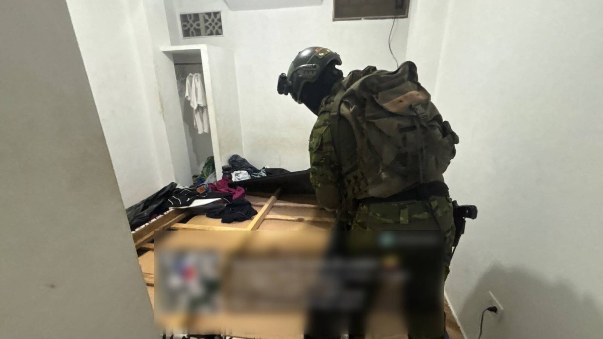 FFAAECUADOR's tweet photo. #Guayaquil | @FFAAECUADOR a través de la #FTCG, ejecutaron una operación militar en el sector Las Orquídeas.
Se decomisó 50 municiones .38, 27 municiones 9 mm, 07 traumáticas, 02 alimentadoras, 01 chaleco antibalas, SCSF y 200 panfletos presuntamente relacionados con GDO. https://t.co/mHhvYTYW1Q