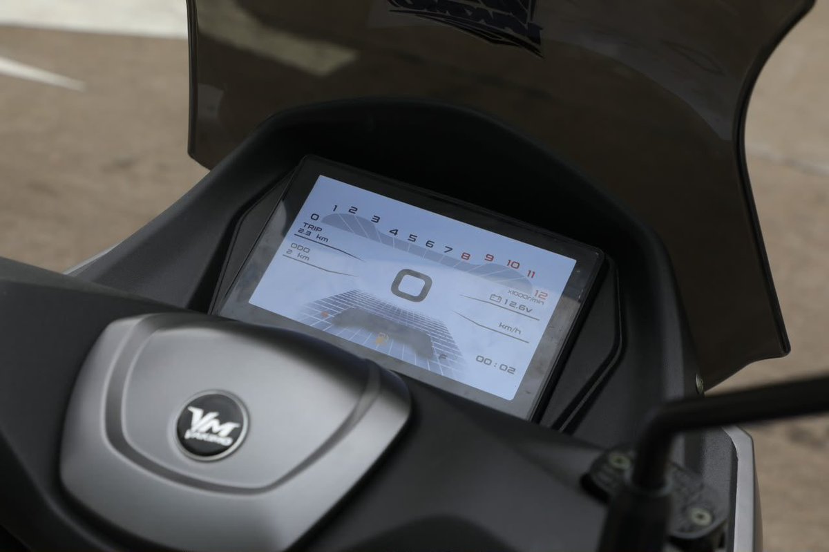 e_everything00's tweet photo. Brand New Vakimo Flex Motorcycle
2026 model
180cc engine 
Supports Apple car play 
28,000gh
☎️0202945062 https://t.co/a7G9lmAy84