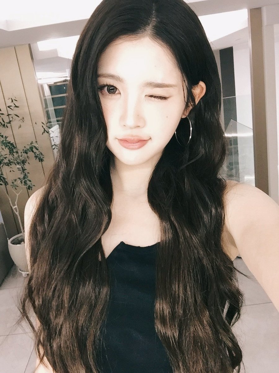 rohryuna's tweet photo. A  cheeky  wink  to  brighten  your  feed  —  capturing  a  whimsical  and  winsome  moment  filled  with  pure  effervescence!  Soft,  cascading  dark  waves  framing  a  luminous  expression,  touched  with  a  hint  of  mischievous  allure. https://t.co/DICFuhhYsH