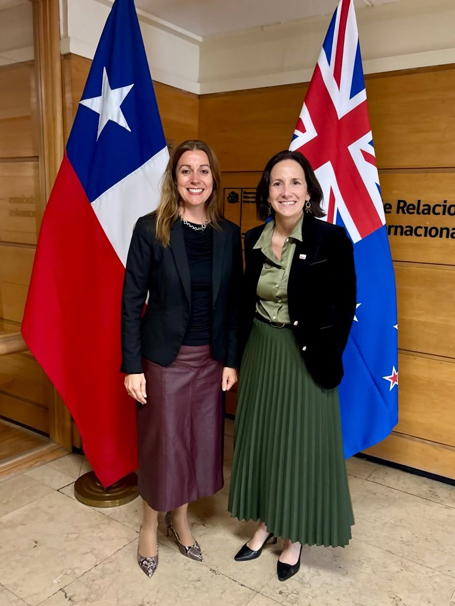 NZinSantiago's tweet photo. La Embajadora Daniela Rigoli se reunió con la Subsecretaria de Relaciones Económicas Internacionales, Paula Estévez.
Conversaron sobre la importancia del sistema internacional basado en reglas y sobre cómo continuamos colaborando en iniciativas como #DEPA, #CPTPP y #FITP
🇳🇿🇨🇱 https://t.co/0yLwfXVYeO