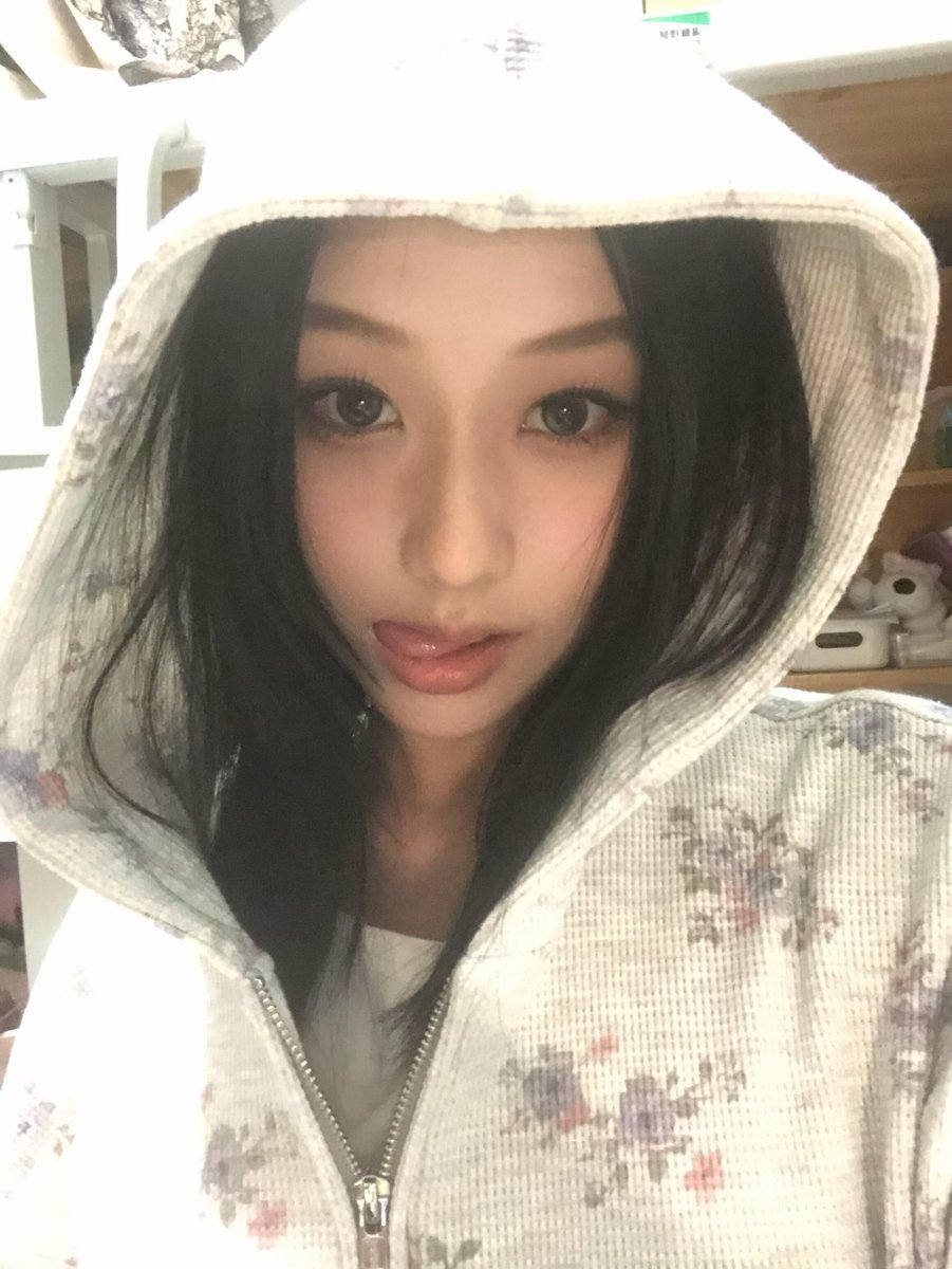nelliebywaters's tweet photo. 放假过中秋啦！！！

有没有人想要锐评？

我是真的给看啊

很粉，不信你试试哦😯

女大的福啊 反正我不要🚪的啊！！！ https://t.co/CWEAXHffFj