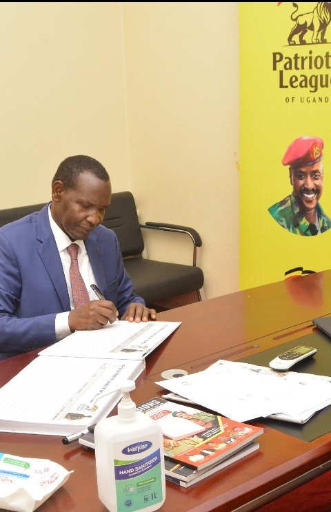 Anthony_katanzi's tweet photo. Today, Hon Byarugaba Alex Bakunda has fully endorsed Gen.Muhoozi as our next president on the offices of Secretary General @HonTwallafadil.
Thank you @HonTwallafadil for warmly welcoming him.
#MayLoveEndure
#TeamAlex
#IsingiroSouthCounty

#AnthonyKatanzi📸📸📸📸📸📸 https://t.co/O7eVWBukrq