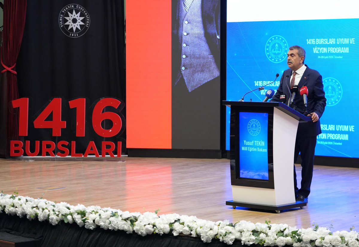 Yusuf__Tekin's tweet photo. 📍İstanbul

1416 Bursları Uyum ve Vizyon Programı’na katılarak değerli bursiyerlerimiz ile bir araya geldik.

Bir ülkenin geleceğini şekillendiren en önemli unsurlardan biri, yetiştirdiği insan kaynağının niteliğidir.

Türkiye Cumhuriyeti bu anlayışla yaklaşık bir asırdır gençlerini dünyanın farklı ülkelerine göndererek bilgiye, bilime ve birikime erişmelerini sağlayan köklü bir devlet tecrübesine sahiptir.

Cumhurbaşkanımız Sayın Recep Tayyip Erdoğan’ın hassasiyet gösterdiği, ülkemizin geleceğine yapılan stratejik bir yatırım olarak gördüğümüz köklü bir devlet programı olan bu uygulamaya, 2002 yılından bugüne özel önem vermekteyiz.

Eğitimini tamamlayan bursiyerlerimizin vatana döndüğünde bilgisiyle, emeğiyle ve gayretiyle Türkiye’nin geleceğinde kendi payına düşen vazifeyi üstleneceğine inanıyorum.

Bu vesileyle 1416 Burs Programının yürütülmesinde ve geliştirilmesinde emeği bulunan Bakanlığımızın kıymetli personeline, üniversitelerimize ve kamu kurumlarımıza teşekkür ediyor, her bir bursiyerimize eğitim hayatında muvaffakiyetler diliyorum.