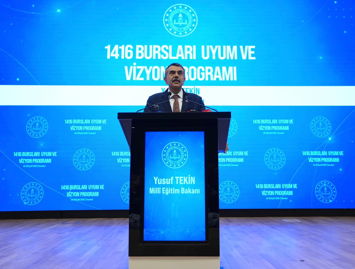 Yusuf__Tekin's tweet photo. 📍İstanbul

1416 Bursları Uyum ve Vizyon Programı’na katılarak değerli bursiyerlerimiz ile bir araya geldik.

Bir ülkenin geleceğini şekillendiren en önemli unsurlardan biri, yetiştirdiği insan kaynağının niteliğidir.

Türkiye Cumhuriyeti bu anlayışla yaklaşık bir asırdır gençlerini dünyanın farklı ülkelerine göndererek bilgiye, bilime ve birikime erişmelerini sağlayan köklü bir devlet tecrübesine sahiptir.

Cumhurbaşkanımız Sayın Recep Tayyip Erdoğan’ın hassasiyet gösterdiği, ülkemizin geleceğine yapılan stratejik bir yatırım olarak gördüğümüz köklü bir devlet programı olan bu uygulamaya, 2002 yılından bugüne özel önem vermekteyiz.

Eğitimini tamamlayan bursiyerlerimizin vatana döndüğünde bilgisiyle, emeğiyle ve gayretiyle Türkiye’nin geleceğinde kendi payına düşen vazifeyi üstleneceğine inanıyorum.

Bu vesileyle 1416 Burs Programının yürütülmesinde ve geliştirilmesinde emeği bulunan Bakanlığımızın kıymetli personeline, üniversitelerimize ve kamu kurumlarımıza teşekkür ediyor, her bir bursiyerimize eğitim hayatında muvaffakiyetler diliyorum.