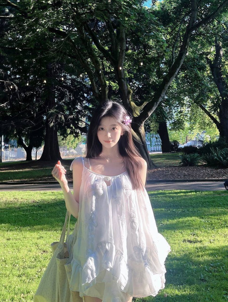 Maks29701401's tweet photo. 本人21岁是名在校研一学生…

有人要锐评我的福吗？

1：看福    2：看🐻

Luo照  实况！！,看了别说黑就行…… https://t.co/ptbKXGYmmz