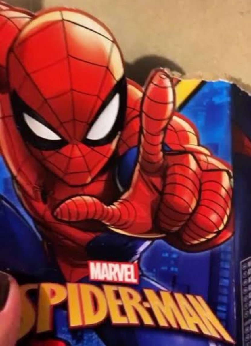 nacaomarvell's tweet photo. 🚨 NAÇÃO MARVEL É DE ESQUERDA? SIM E PRA CARAMBA!

Chegamos nos últimos dias antes da eleição que definirá novamente o futuro do país, mas como em toda eleição, é bom salientar que SOMOS DE ESQUERDA.

Aqui na NM, nós sempre construímos um ambiente que vai além das notícias, nós também falamos sobre várias temáticas, lutamos várias causas e não, nós não nos escondemos, aqui, deixamos CLARO o nosso lado político.

Vivemos em um país dividido, mas que um lado mira em minorias, minorias essas que lutamos JUNTOS para impedir que essas miras acabem. Minorias essas que também estão em nossa casa, nosso lar, nosso cotidiano, nosso círculo pessoal.

Ser nerd não é só ler e assistir, também é entender aquilo que você lê e vê. Afinal, de que adianta uma história absurdamente boa, com um teor político impecável onde você vai concordar com o vilão que lhe avisa que crescerá duas novas cabeças quando cortarmos uma?! Há algo mais ameaçador que isso para pessoas que lutam para viver diariamente?

Crescemos em meio à histórias que jogam na nossa cara seu teor político, e um grandioso exemplo disso é a Saga Star Wars, não preciso dizer mais nada sobre, se você assistiu, você vai entender, se não entendeu, reveja direito e se não viu, veja.

E crescemos também lendo histórias e nada melhor do que citar X-MEN. Heróis que são visto como "vilões" por serem diferentes, sendo perseguidos por governos e grupos assassinos por serem diferentes. Sabemos que Deus ama tudo e a todos, mas o homem mata tudo e a todos é contra seus ideais, principalmente deturpações bizarras. bíblicas 

Olha que nem vou me aprofundar na religiosidade, já que há uma religião que os políticos usam para o MAL e nunca para o bem. Religião essa que MILHARES de pessoas usam para o MAL e nunca para o bem.

Passamos por um período obscuro em nossa história, onde vimos mais de 700 mil pessoas morrerem e suas vidas serem negligenciadas por um maluco falso profeta e verdadeiramente endiabrado.

Aqui, sabemos de erros de ambos os lados, vemos as notícias diárias, mas o histórico pesa a favor de um lado, e nosso pêndulo é esquerdista. Por isso, se tivermos algum mínimo “poder” de influenciar, que nossa influência sirva para o bem, que essa fração de influenciar, sirva para te fazer acordar e ver, o que é "certo", neste momento.

VAMOS DE LULA NO PRIMEIRO TURNO
JUNTOS SOMOS MAIS FORTES
JUNTOS SOMOS 13