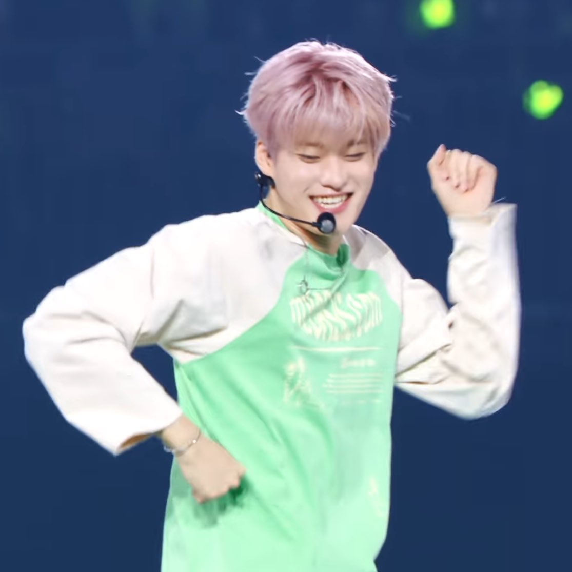 theboyhastosing's tweet photo. 처음처럼 웃고있는게너무너무아랑스럽긔ㅜㅜ https://t.co/JHvnABwQ73