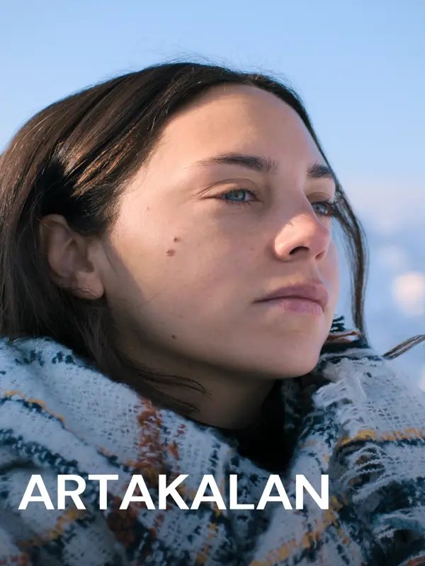 SRCMagazin's tweet photo. 🎬 63. Uluslararası Antalya Altın Portakal Film Festivali'nde Ulusal Uzun Metraj Film Yarışması heyecanı! Yönetmen koltuğunda Yalçın Ustaoğlu'nun oturduği "#Artakalan", Altın Portakal için yarışacak yapımlar arasında yer alıyor.  
​Detaylar 👉 https://t.co/iymDmXJhbt https://t.co/DGR8vKDDbX