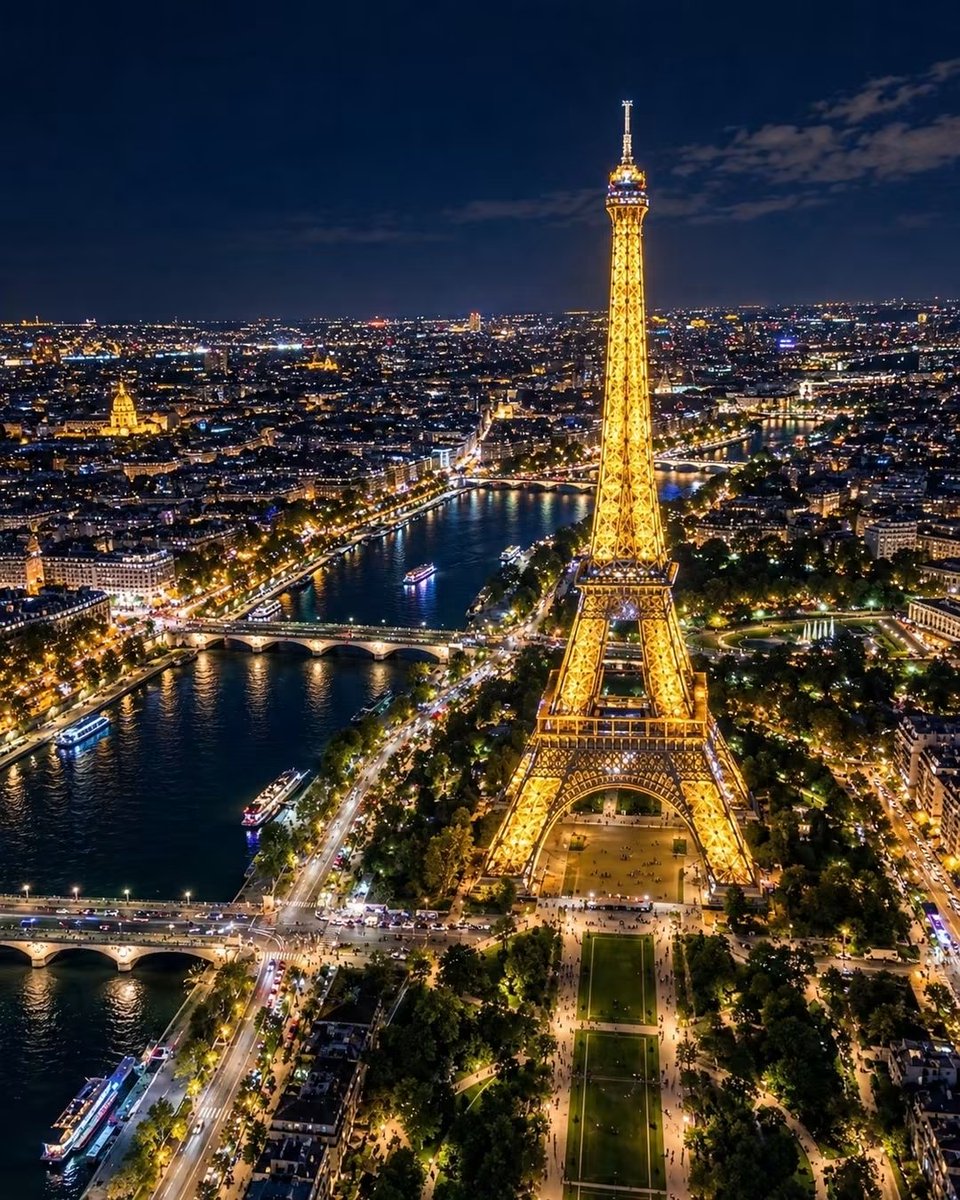 WildscapeWonder's tweet photo. Eiffel Tower, Paris France 🇫🇷 https://t.co/yGhKcmE4LU