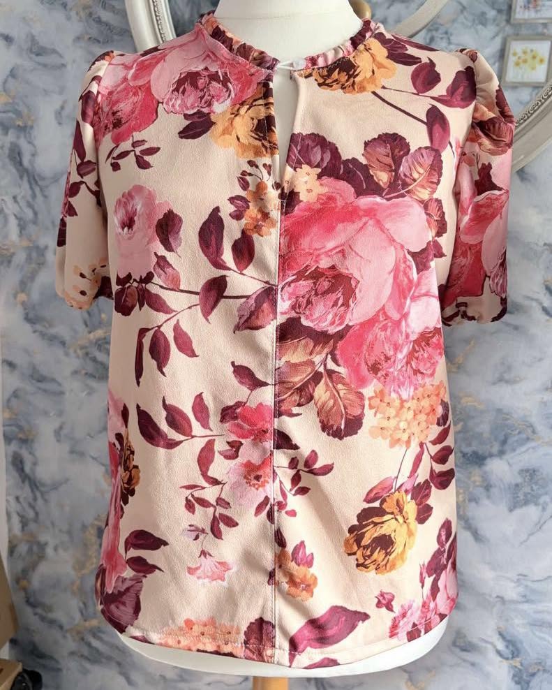 KeithaTappk1tz's tweet photo. This top was made by our lovely customer Mandy. Looking for affordable fabric? Visit The Shack—plenty of fabrics available. Open Tue–Thu 9:30–4:30 and Sat 9:30–2:00. Find us at Unit 2, 7 China Street, Fenton, Stoke-on-Trent, ST4 3NJ. https://t.co/cLDZlxC87x