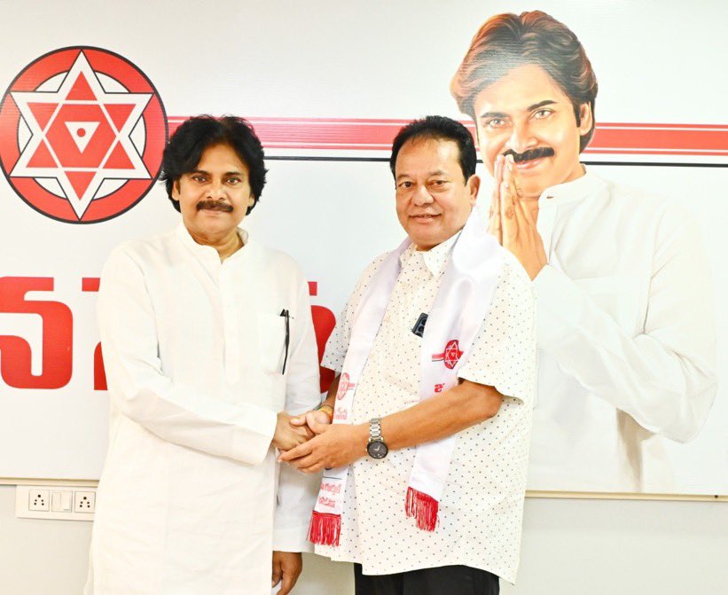 TheTeluguDaily_'s tweet photo. 🚨 Major political joinings into JanaSena Party:

• Yanamala Krishnudu - Tuni
• Naveen Nischal - Hindupur
• PVLN Narasimha Raju - Former Eluru DCCB Chairman
• Mannemala Sukumar Reddy - Kandukur, Sarvepalli & Kanigiri
• Polinati Seshagiri Rao - Tuni
• Dirisala Krishna Srinivas - Tanuku
• Satravada Praveen - Srikalahasti
• Middela Hari
• Kudipudi Sivannarayana - Former Mummidivaram AMC Chairman
• Eluri Prasad - Narasaraopet
• Aitabattula Subhashini - Congress

The leaders joined JanaSena in the presence of party chief Pawan Kalyan.

#JanaSenaParty