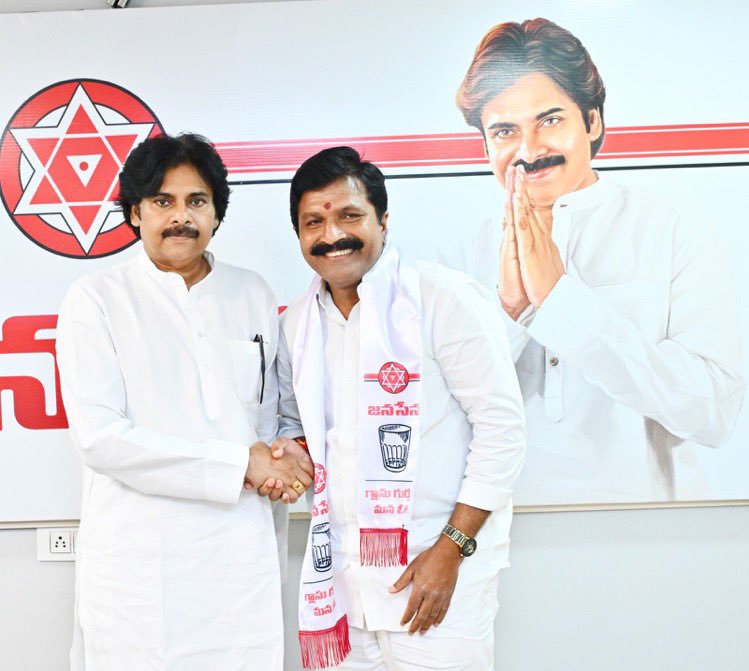 TheTeluguDaily_'s tweet photo. 🚨 Major political joinings into JanaSena Party:

• Yanamala Krishnudu - Tuni
• Naveen Nischal - Hindupur
• PVLN Narasimha Raju - Former Eluru DCCB Chairman
• Mannemala Sukumar Reddy - Kandukur, Sarvepalli & Kanigiri
• Polinati Seshagiri Rao - Tuni
• Dirisala Krishna Srinivas - Tanuku
• Satravada Praveen - Srikalahasti
• Middela Hari
• Kudipudi Sivannarayana - Former Mummidivaram AMC Chairman
• Eluri Prasad - Narasaraopet
• Aitabattula Subhashini - Congress

The leaders joined JanaSena in the presence of party chief Pawan Kalyan.

#JanaSenaParty