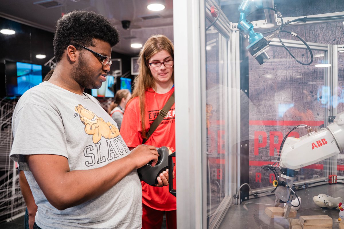 OhioXOrg's tweet photo. Happy #OhioTechDay! 🚀

Across Ohio, students are meeting the people, exploring the technology, and discovering the careers shaping our state’s future. 

Thanks to @Meta and every school, company, and community partner helping students see what they can build at home. https://t.co/uS5JlLm3k3