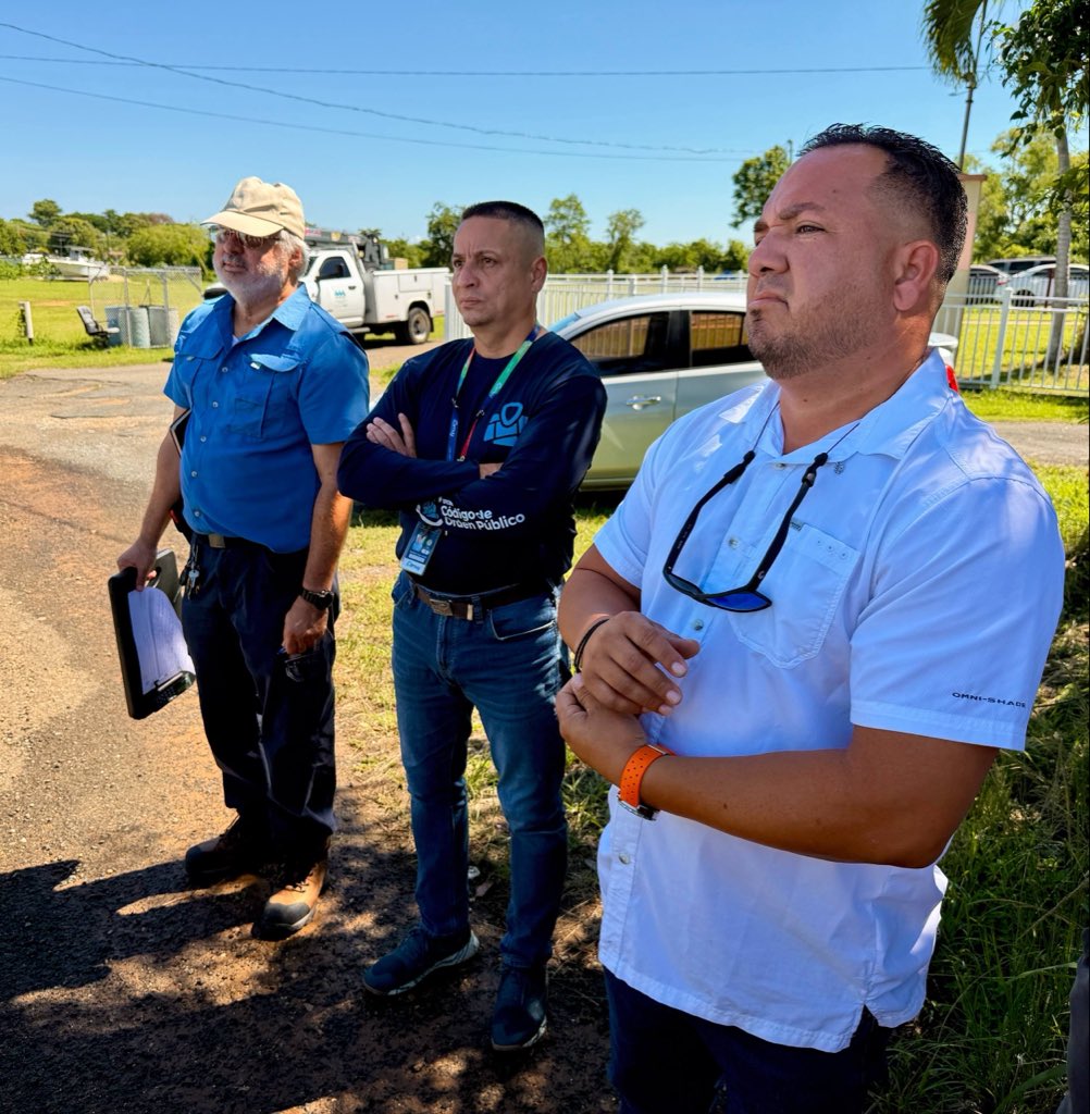 AcueductosPR's tweet photo. #AAAEnCamuy | El subdirector de la #RegiónNorte, Javier Cruz Fonseca, junto a directivos operacionales, participó en una inspección de seguimiento sobre el estatus del sistema de bombeo sanitario de la urbanización Las Veredas en el Municipio de #Camuy.

✍🏼 En la reunión estuvieron presentes los líderes comunitarios quienes recibieron información importante sobre los procesos reglamentarios y operacionales que rigen los sistemas sanitarios en la Autoridad.

✅ Continuamos atendiendo cada una de las preocupaciones de nuestra gente con el fin de fortalecer la confianza y responder de manera oportuna a cada una de sus necesidades.