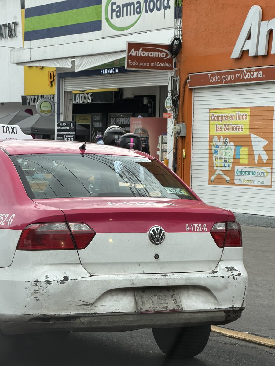 lluvianicee's tweet photo. Estoy segura de que @LaSEMOVI y @SSC_CDMX ya no existen. https://t.co/SvKbKjsEc0