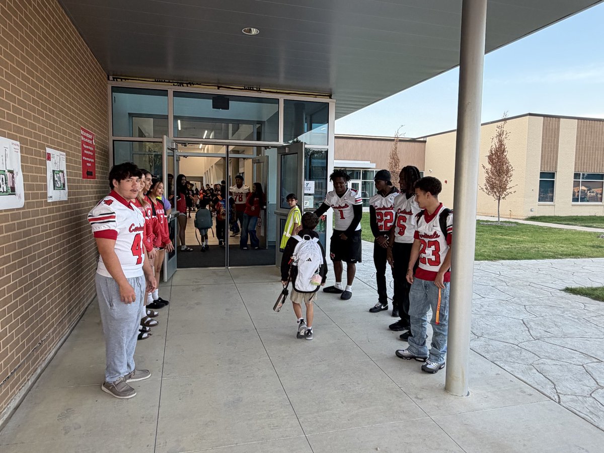BNitcholas's tweet photo. MacArthur Cardinals- Football, Cross Country, &amp; Volleyball had a blast greeting kids at Farine Elementary this morning!!! Happy Friday…Go Cards!  @IISDAthletics @IrvingISD @MacArthurTX @MacArthurCards @farinefalcons @MacArthurVB https://t.co/r5EAtcuG4V