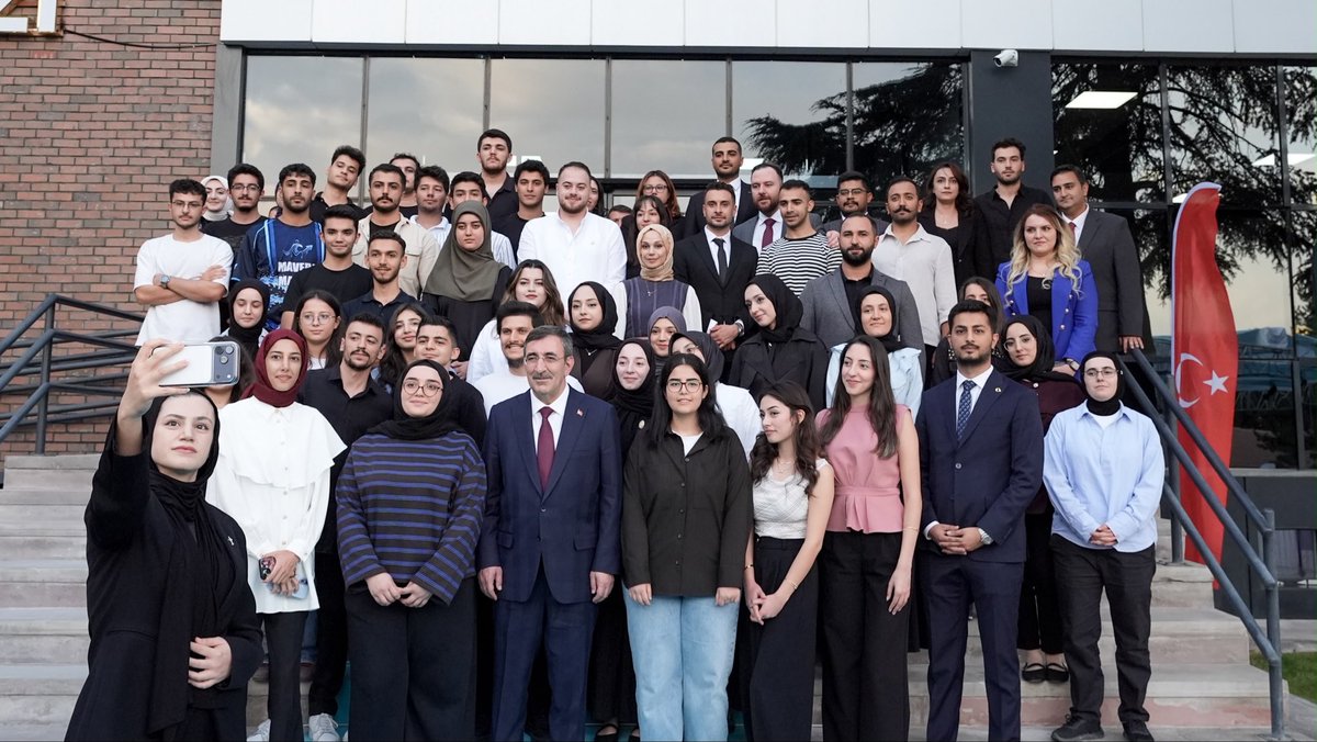 _cevdetyilmaz's tweet photo. Fırat Üniversitemizin araştırma ve teknoloji üretme kapasitesini güçlendirecek Prof. Dr. Yasemin Açık Ar-Ge Merkezi’nin açılışını gerçekleştirdik.

Üniversitemizin ilk müstakil Ar-Ge binası olan merkezin, gençlerimizin fikirlerini projeye ve teknolojiye dönüştürecek yeni çalışmalara ev sahipliği yapacağına inanıyorum.

Merkezin üniversitemize kazandırılmasına önemli katkıları bulunan Prof. Dr. Yasemin Açık’a, Rektörümüz Prof. Dr. Fahrettin Göktaş’a ve emeği geçen herkese teşekkür ediyor, Ar-Ge Merkezimizin üniversitemize, Elazığ’ımıza ve ülkemize hayırlı olmasını diliyorum.