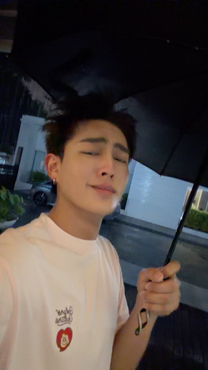 heartchuthiwat's tweet photo. หยุดมากับฝนก่อนนนน helppp https://t.co/pZfSyvVf0b