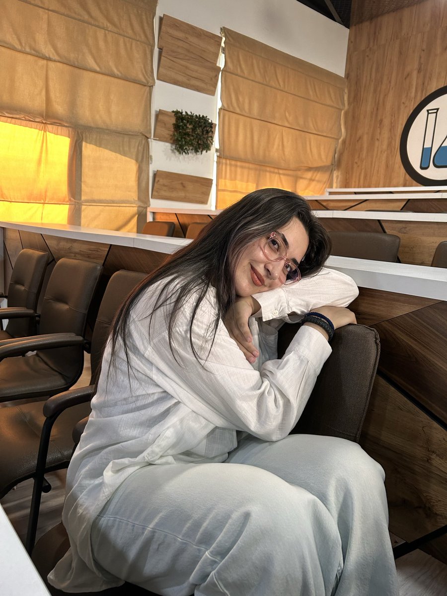 uloeyx1485's tweet photo. buda uni yeni dönemden bir photo🧪👩‍🔬 https://t.co/OSvFzAKl1n
