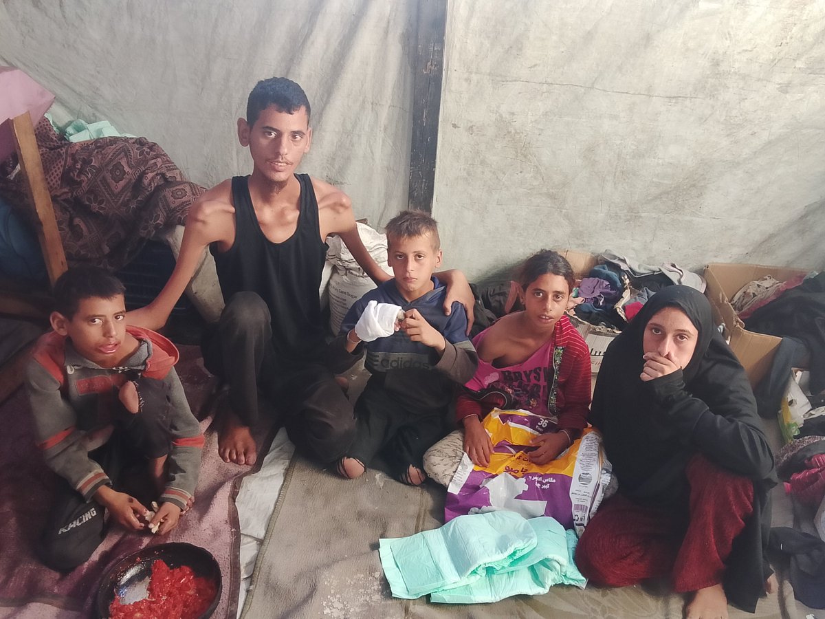 IsmailGazalgo5's tweet photo. I am Ismail from Gaza, a person with disabilities, and I live in very difficult circumstances
My father is missing, and I have become responsible for my siblings and family despite my disability and significant mobility issues. We live in dire conditions and need assistance.htt https://t.co/NGImwYa9EO