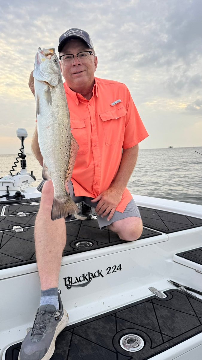BlackJackBoats's tweet photo. Sunrise. Saltwater. Repeat.
  
📸 Jody Donewar
 
#BlackJackBoats #bayboats #fishfriday #saltwaterfishing #getoutside https://t.co/sAyNRXrk6n