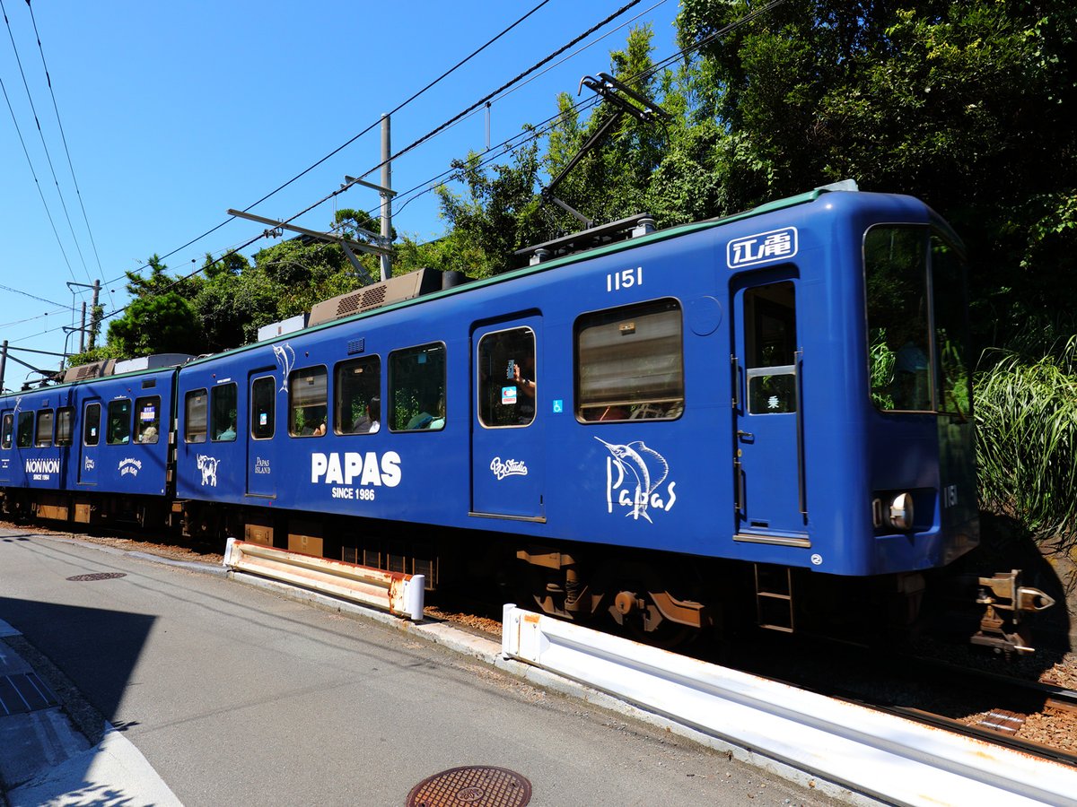 Enoden_official's tweet photo. この地域に住まう方々、訪れる方々に。
誰かの想いを伝え続けた、 #江ノ電 の走る広告塔。

記憶に残る1101号・1151号のラッピングを教えてください☺️

#ありがとう江ノ電1101・1151号 https://t.co/MtC4tjnlwZ